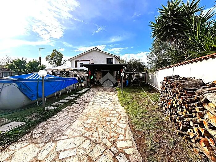 Casa con 6 locali in vendita in Circonvallazione Mare Australe, Ardea