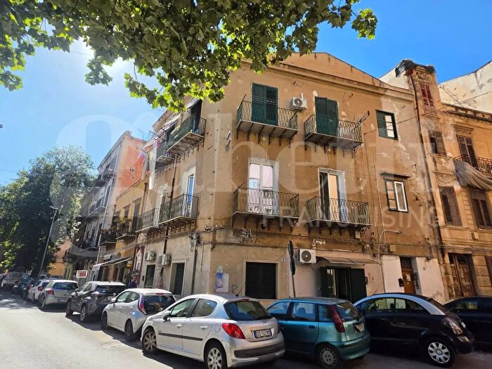 Appartamento trilocale in vendita in Via Filiciuzza, Palermo