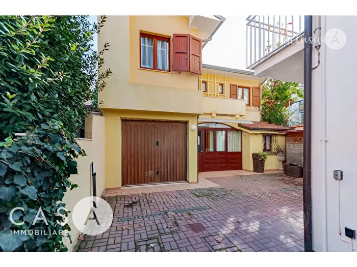 Casa quadrilocale in vendita in Cesenatico