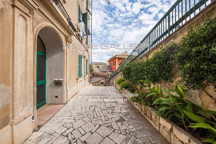 Appartamento quadrilocale in vendita in Via Canevari, Genova