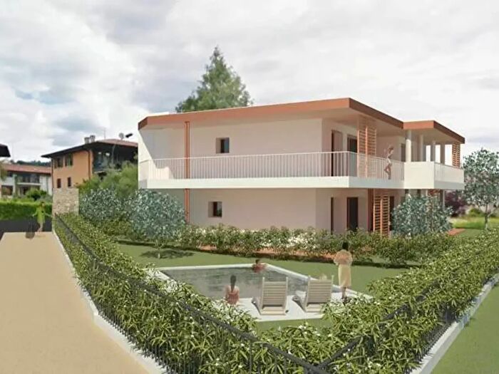 Appartamento trilocale in vendita in Via Crescini, Garda