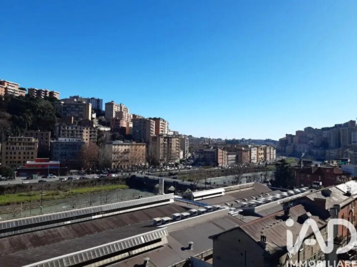 Appartamento trilocale in vendita in Via Vecchia, Genova