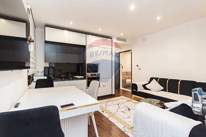 Appartamento quadrilocale in vendita in Via Leone Vetrano, Genova