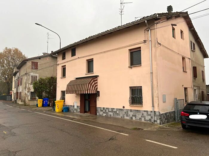 Casa con 7 locali in vendita in Reggio Emilia