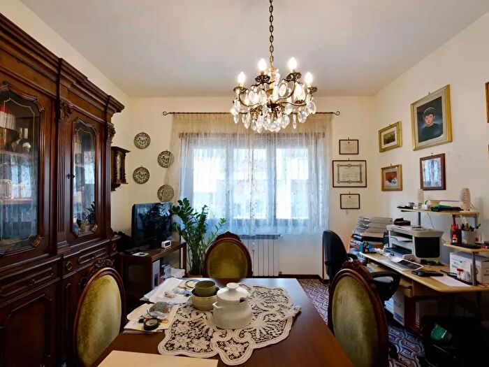 Appartamento trilocale in vendita in Piazza Enrico Baroni, Roma