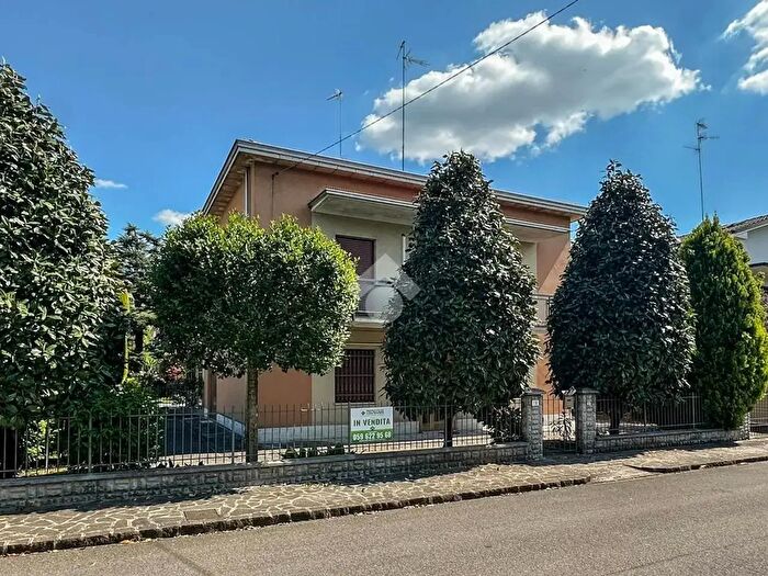 Casa con 5 locali in vendita in Via Solferino, Carpi