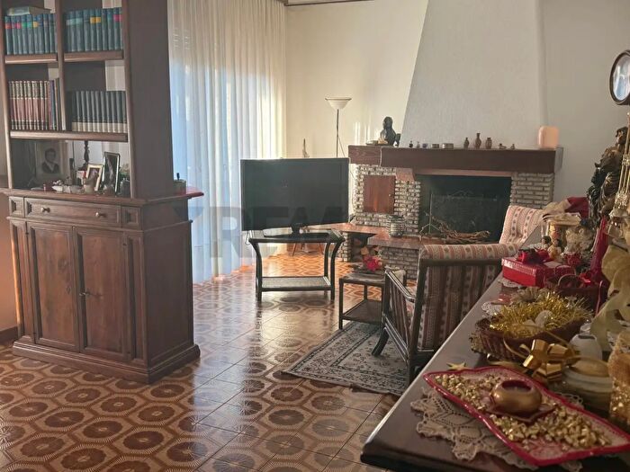 Casa con 8 locali in vendita in Via Manzoni, Brebbia