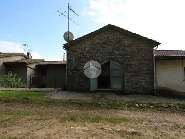 Casa con 6 locali in vendita in Via Collebasso, Vernio