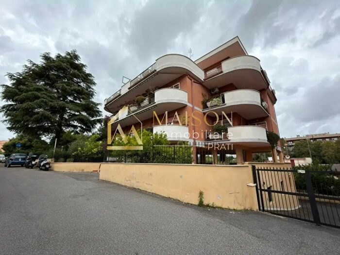 Appartamento trilocale in vendita in Via di Casalotto Nuovo, Roma
