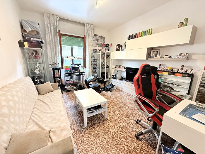 Appartamento quadrilocale in vendita in Via Francesco Ferrucci, Prato