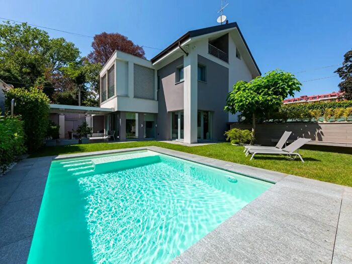 Casa con 11 locali in vendita in Via Ulzio, Rivoli
