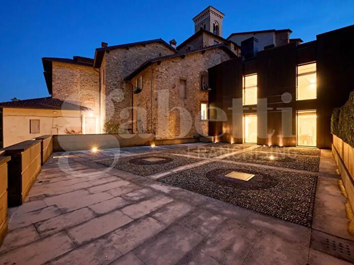Appartamento con 5 locali in vendita in Piazza Mascheroni, Bergamo