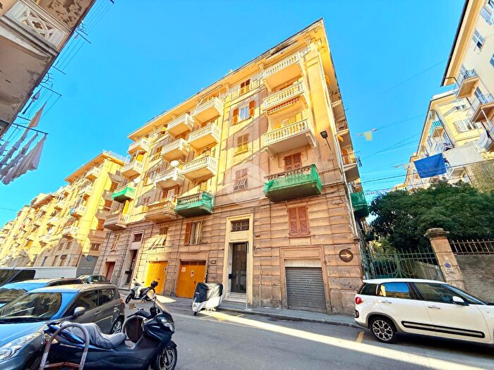 Appartamento quadrilocale in vendita in Via Giuseppe Galliano, Genova