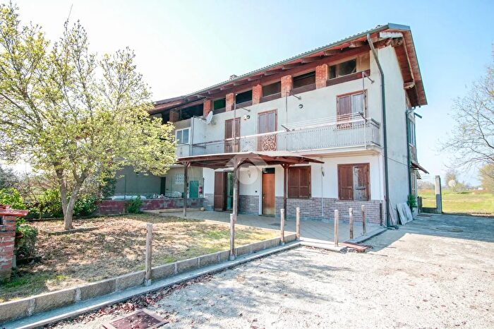 Casa con 5 locali in vendita in Strada Paradiso, Rivarolo Canavese