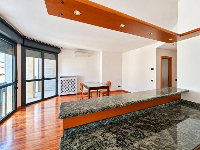 Appartamento trilocale in vendita in Via Mario Locatelli, Centro, Trescore Balneario