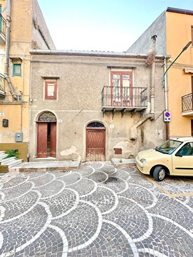 Casa con 5 locali in vendita in Bisacquino