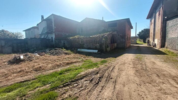 Casa con 10 locali in vendita in Empoli