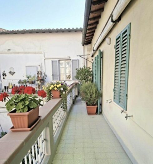 Appartamento con 5 locali in vendita in Piazza San Francesco, Prato