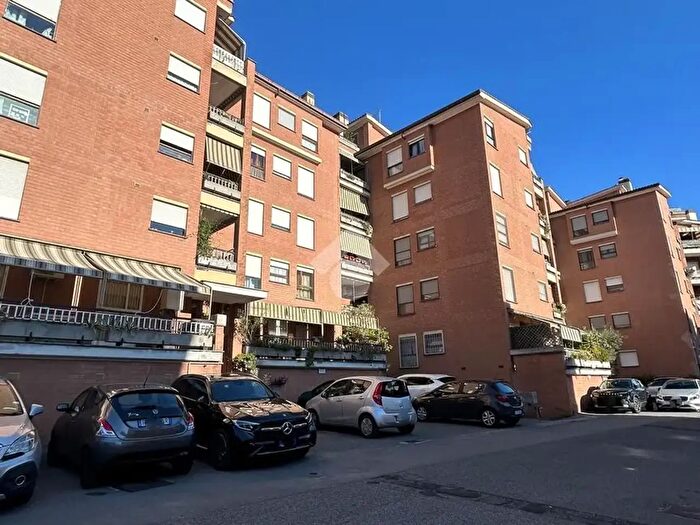 Appartamento trilocale in vendita in Piazza Aldo Moro, Albano Laziale