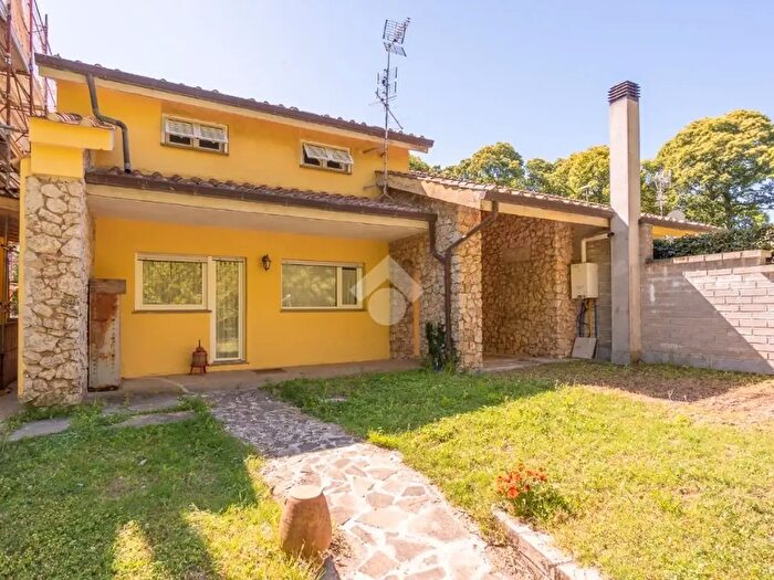 Casa quadrilocale in vendita in Viale dei Tigli, Ariccia