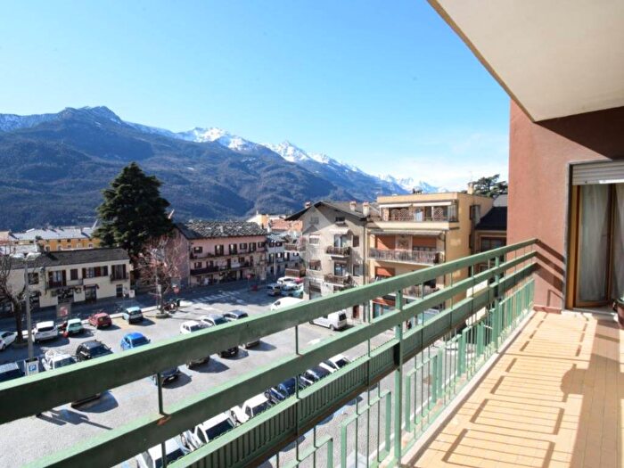 Appartamento trilocale in affitto in Piazza Zerbion, Centro, SaintVincent