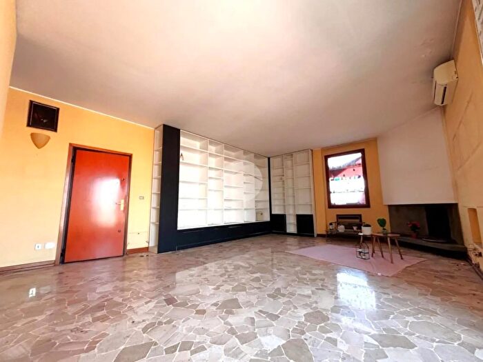 Appartamento trilocale in vendita in Via Agostino De Pretis, Voghera