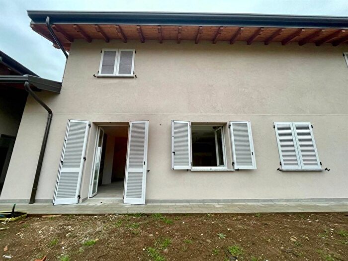 Casa bilocale in affitto in Via Del Fontanone, Centro, Azzate