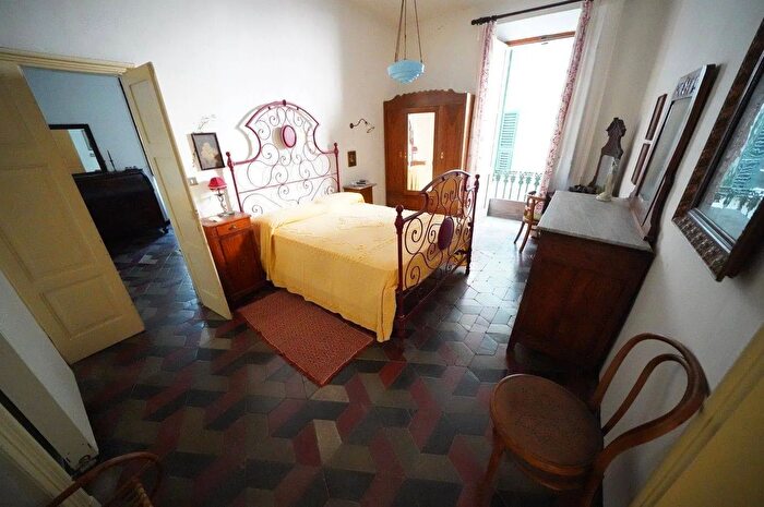 Casa con 8 locali in vendita in Via Roma Rocca Grimalda, Rocca Grimalda