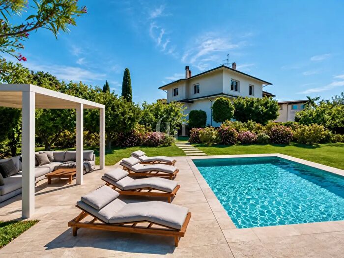 Appartamento con 5 locali in vendita in Via Giovanni Metelli, Padenghe Sul Garda