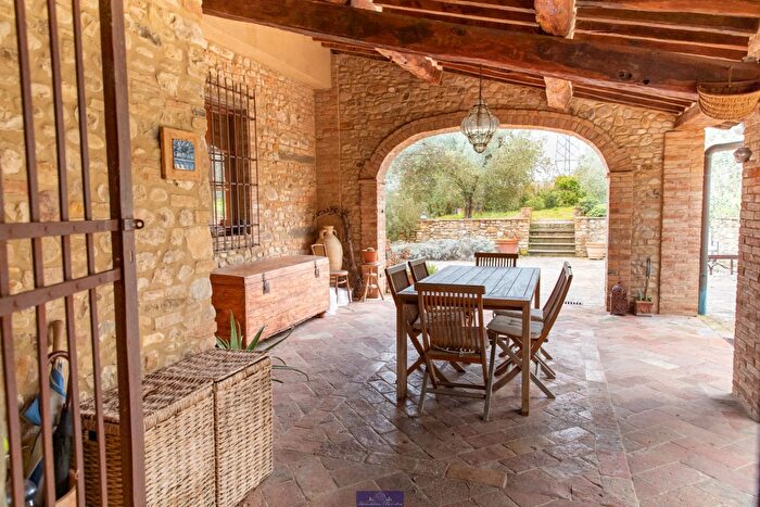 Casa con 10 locali in vendita in Via delle Masse, Firenze