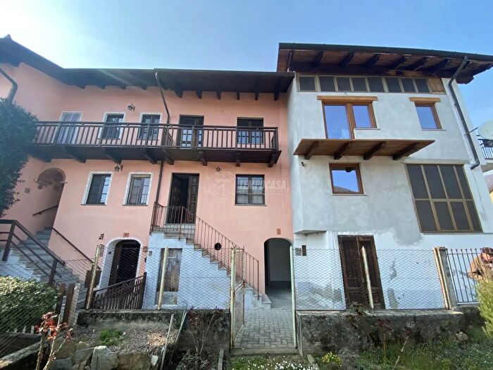 Casa trilocale in vendita in Via Pietro Bossatti, Rueglio
