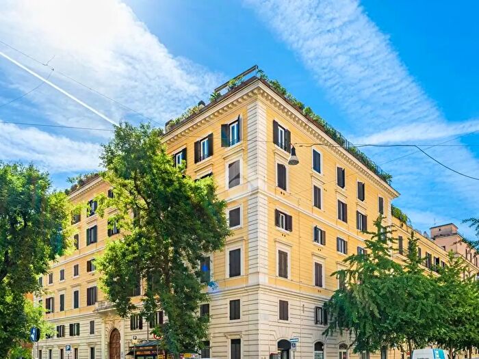 Appartamento trilocale in vendita in Via Germanico, Roma