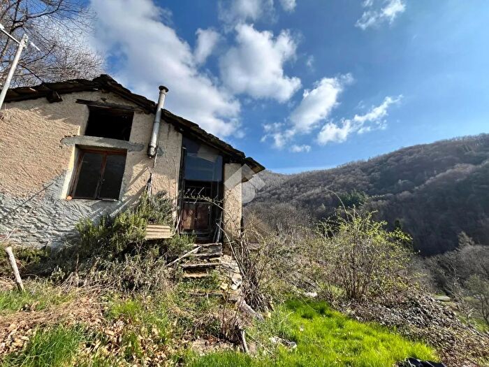 Casa trilocale in vendita in Via Alpi, Castelnuovo Nigra