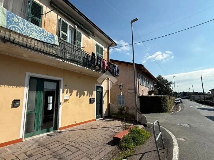 Appartamento quadrilocale in vendita in Via Cisa Vecchia, Santo Stefano Di Magra