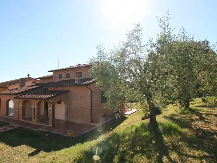 Casa con 6 locali in vendita in Sinalunga