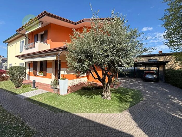 Casa quadrilocale in vendita in Via F Bonvicini, Legnago