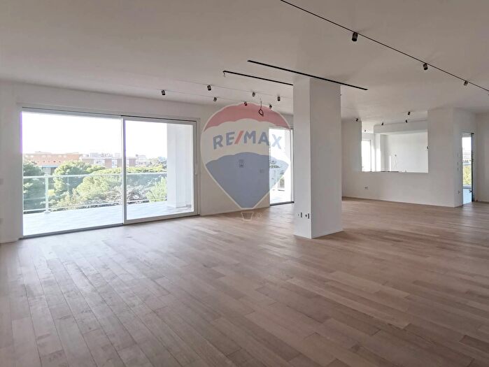 Appartamento quadrilocale in vendita in Via Amendola, Bari