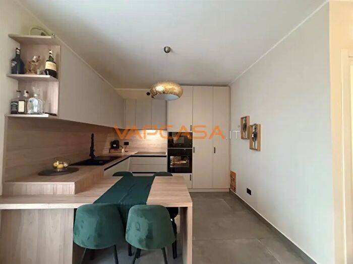 Casa quadrilocale in vendita in Via Zerra, Calcinate