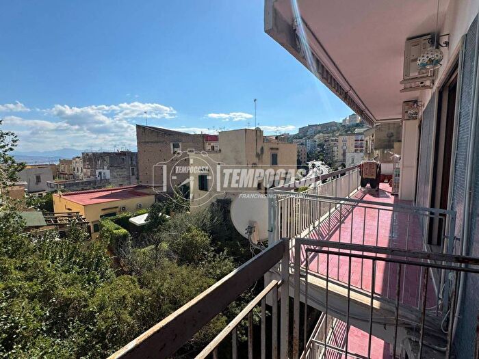 Appartamento con 6 locali in affitto in Via Giacinto Gigante, Arenella, Napoli