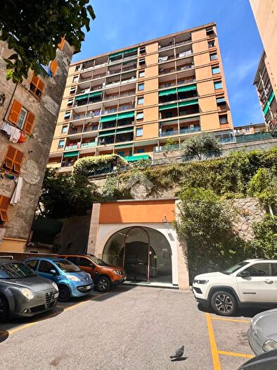 Appartamento con 6 locali in vendita in Corso Luigi Andrea Martinetti, Genova