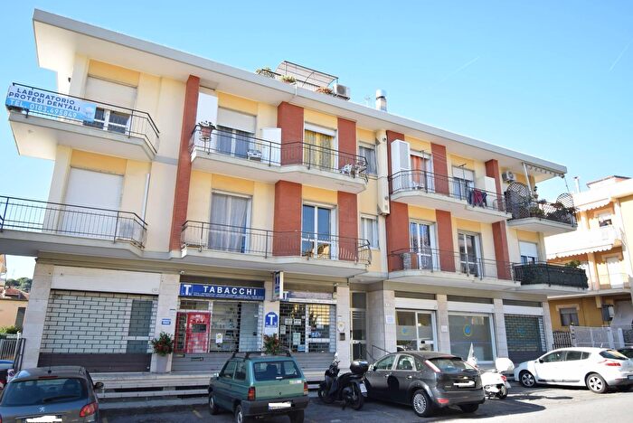 Appartamento quadrilocale in vendita in Via Diano Castello, Diano Marina