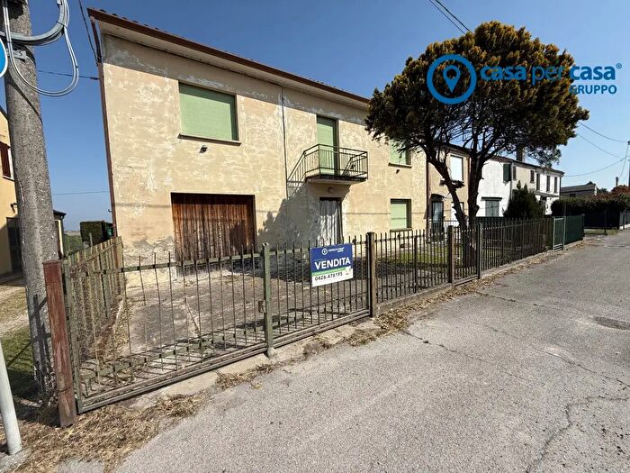 Casa quadrilocale in vendita in Via Arginello, Crespino