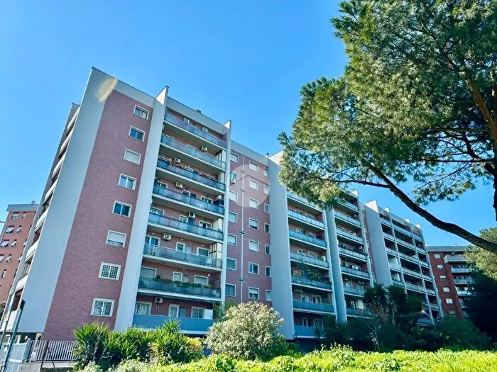 Appartamento trilocale in affitto in Via Libero Leonardi, Roma