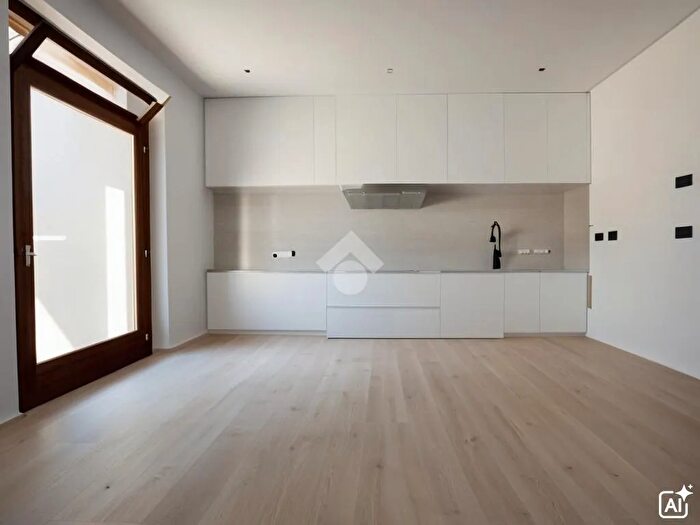 Casa con 5 locali in vendita in Via Padre Reginaldo Giuliani, Cameri