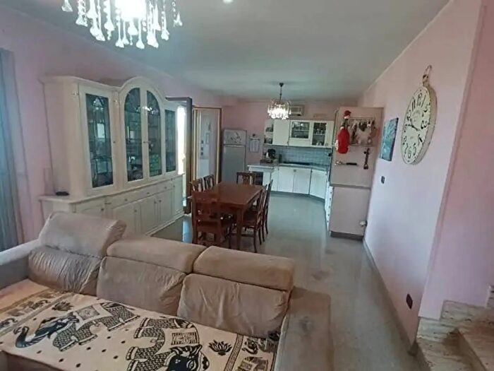 Casa quadrilocale in vendita in Via dei Caporali, Sonnino