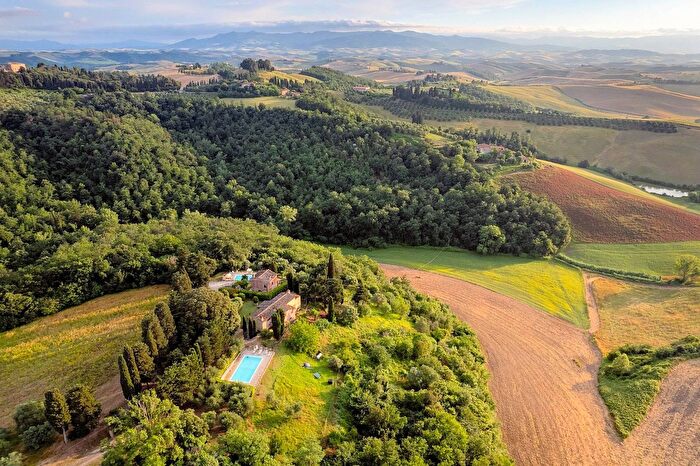 Casa con 12 locali in vendita in Volterra