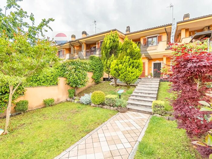 Casa quadrilocale in vendita in Strada Caroli, Tivoli