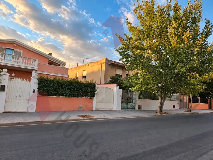 Appartamento con 8 locali in vendita in Via Botticelli Snc, Selargius