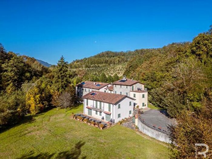 Casa con 6 locali in vendita in Via Colla, Fivizzano