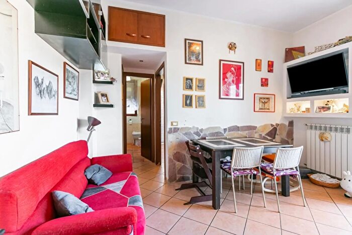 Appartamento trilocale in vendita in Via Spadafora, Roma